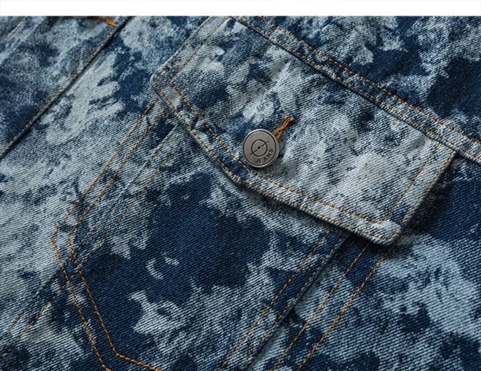 Blaue geblümte Jeansjacke 'TD711' – Nahaufnahme Bomberjacke mit japanischem Motiv