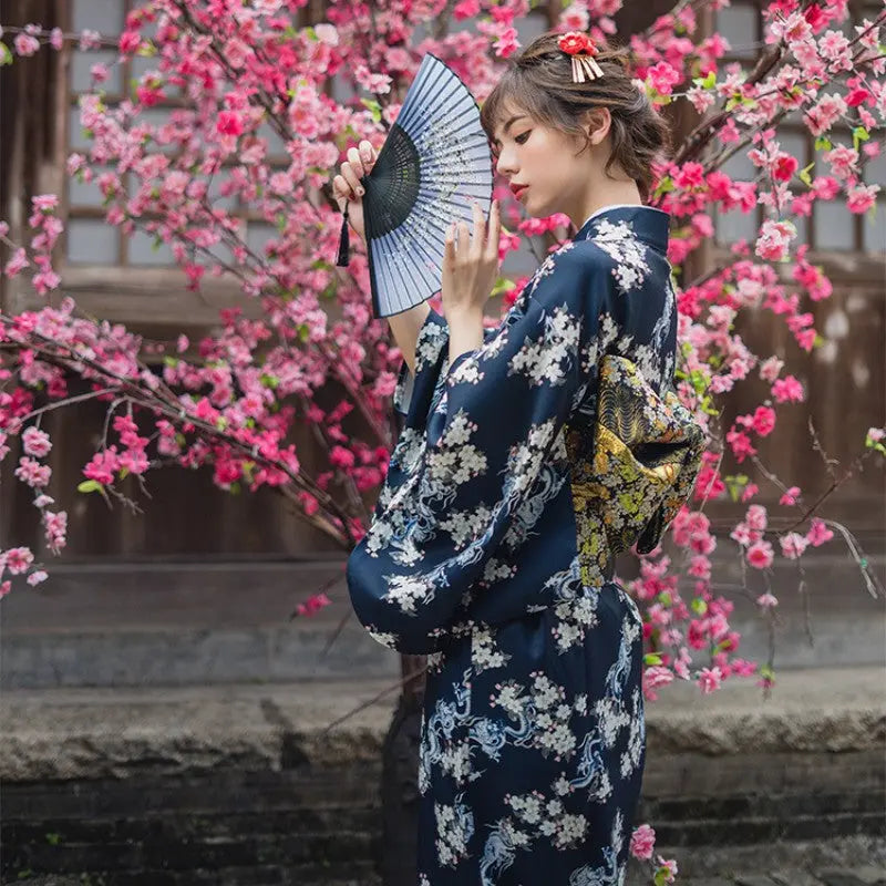 Echter japanischer Damenkimono 'Akemi' – japanisches Gewand, Kimono im japanischen Design