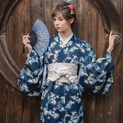 Echter japanischer Damenkimono 'Akemi' – Nahaufnahme Kimono mit japanischem Motiv