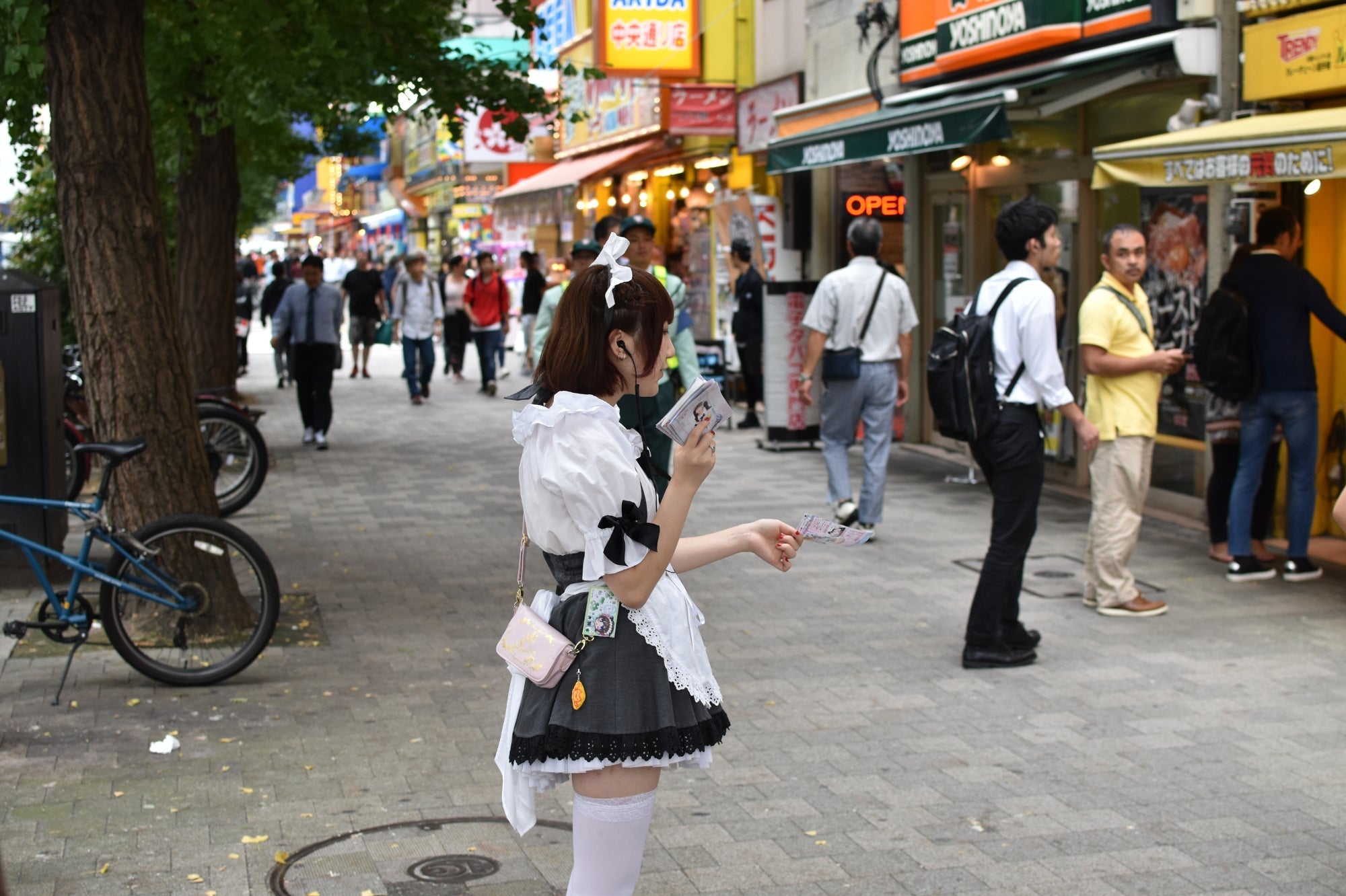 Flyer eines Maid-Cafés in Akihabara, Sinnbild der Otaku-Kultur in Tokio
