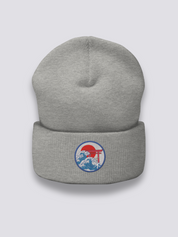 Beanie im japanischen Stil – Beanie, gesticktes Torii aus den Wellen unter der Sonne, Detailaufnahme der Stickerei