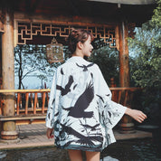Schwarz-weiße Kimono-Jacke 'Hisae' – Detail: lange Ärmel, Kimono japanischen Stil