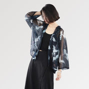 Schwarzer transparenter Kimono 'Hayko' – Detail: lange Ärmel, Kimono japanischen Stil