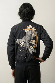 Japanische Sukajan-Souvenirjacke mit goldenem Vogel und Kirschblüten, Rückenansicht der Stickerei