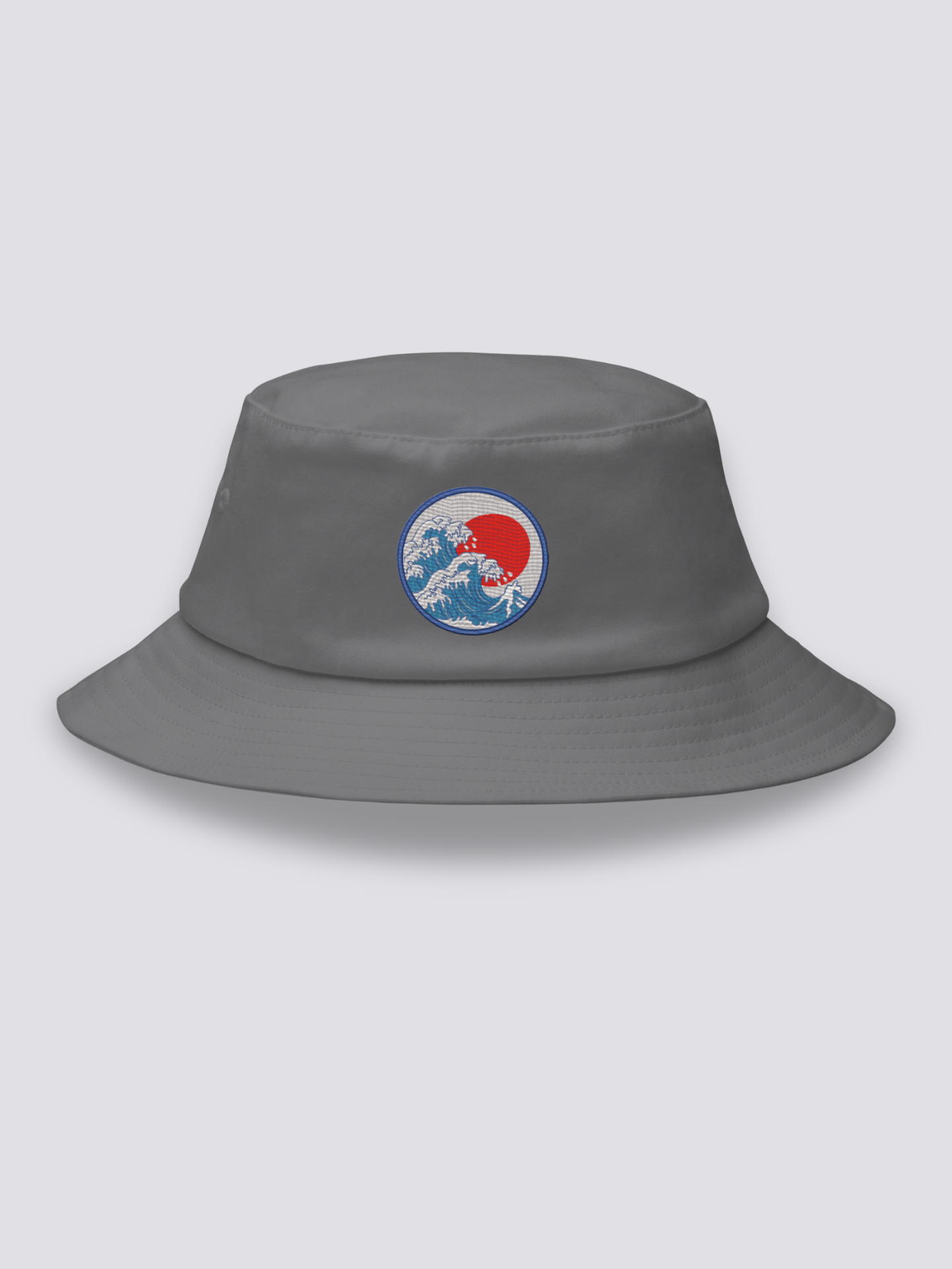 Bucket Hat Die Welle von Kanagawa – Bucket Hat, gestickte Hokusai-Welle mit roter Sonne, Rückansicht