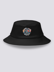 Bucket Hat Japanische Stickerei – Bucket Hat, gestickter Koi-Teich von oben im Medaillon, Vorderansicht