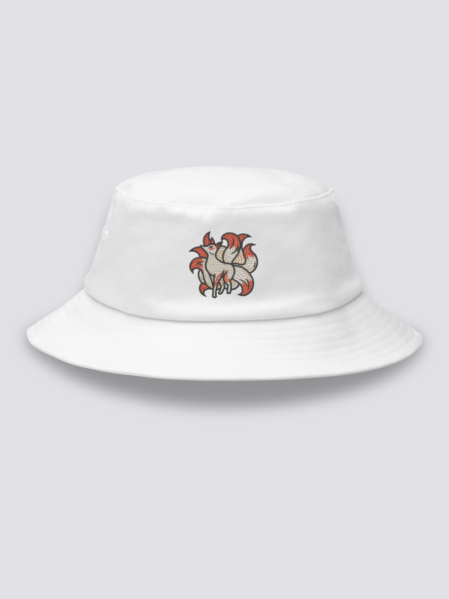 Bucket Hat Kitsune – Bucket Hat, gestickter mythologischer neunschwänziger Fuchs, Rückansicht