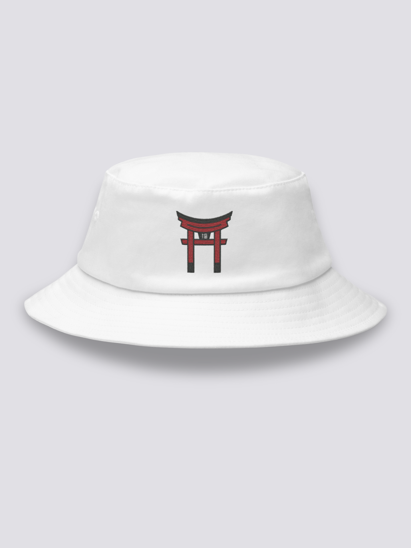 Bucket Hat Torii – Bucket Hat, großes gesticktes zinnoberrotes Torii, Detailaufnahme der Stickerei