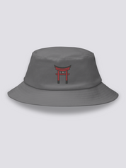Bucket Hat Torii – Bucket Hat, großes gesticktes zinnoberrotes Torii, Rückansicht