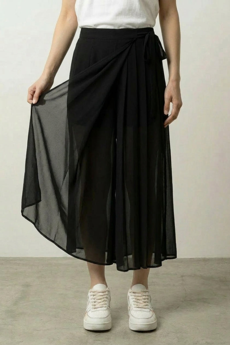 Damen-Hakama 'Jimina Kuro – japanischer Damen-Hakama Hosenrock, schwarzer Faltenrock mit Musselinschleier, Vorderansicht