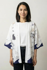Damen-Kimono-Jacke 'Miyuki', Rückansicht offen getragen – Damen Kimono-Jacke japanischer Haori mit Fische unter Sternenhimmel