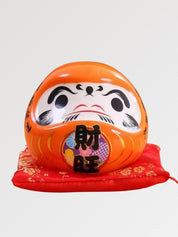 Daruma Spardose Orange Wohlstand Kanji Saiō – Daruma, Talisman für Handel und Prosperität, Detailaufnahme