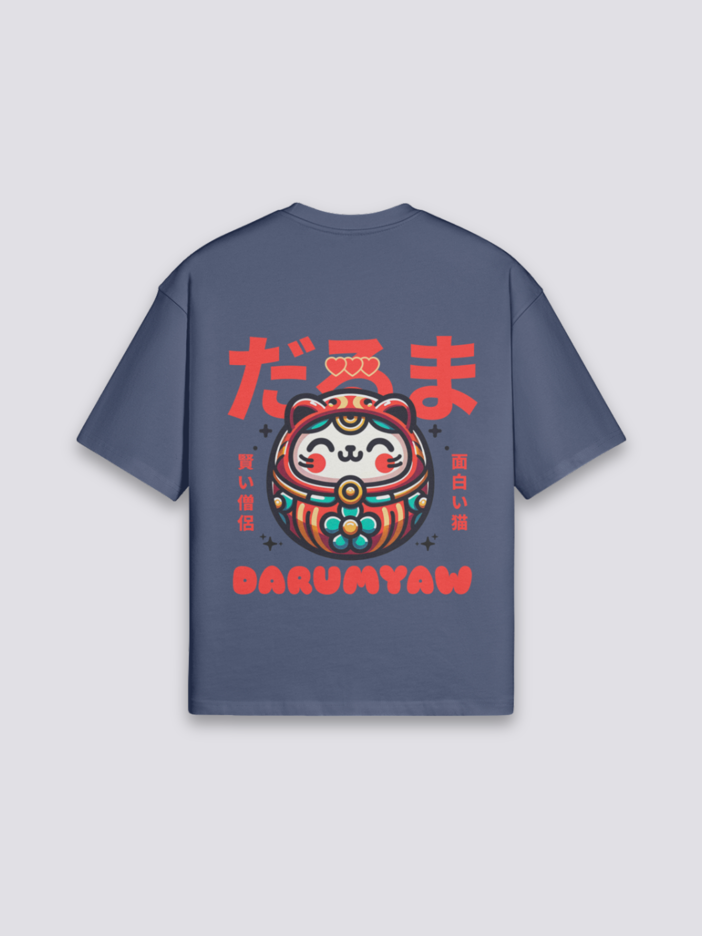 Daruma T-Shirt mit Daruma und Glückskatze, japanischer Glücks-Druck, oversize Baumwolle, Nahaufnahme des Drucks