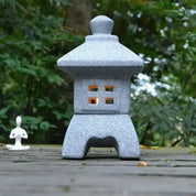 Dekorative japanische Gartenlaterne – japanische Laterne, Granit-Tōrō Yikoda mit quadratischen Öffnungen, Nahaufnahme