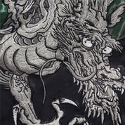 Sukajan mit silbernem Drachen auf den Ärmeln, Vorderansicht