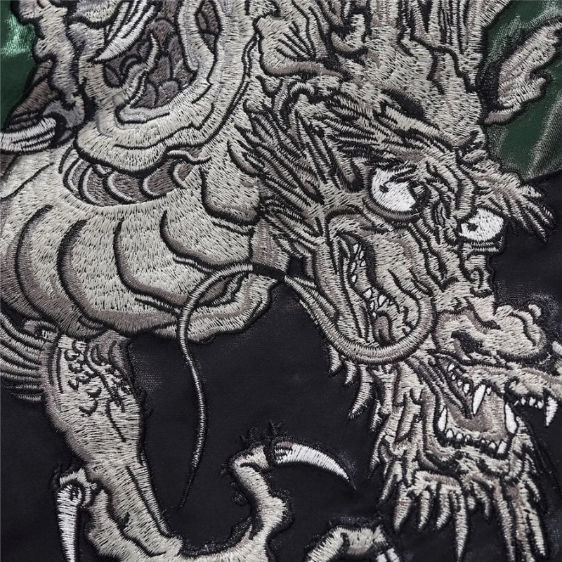 Sukajan mit silbernem Drachen auf den Ärmeln, Vorderansicht