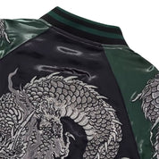 Sukajan mit silbernem Drachen auf den Ärmeln, Detailansicht der Stickerei