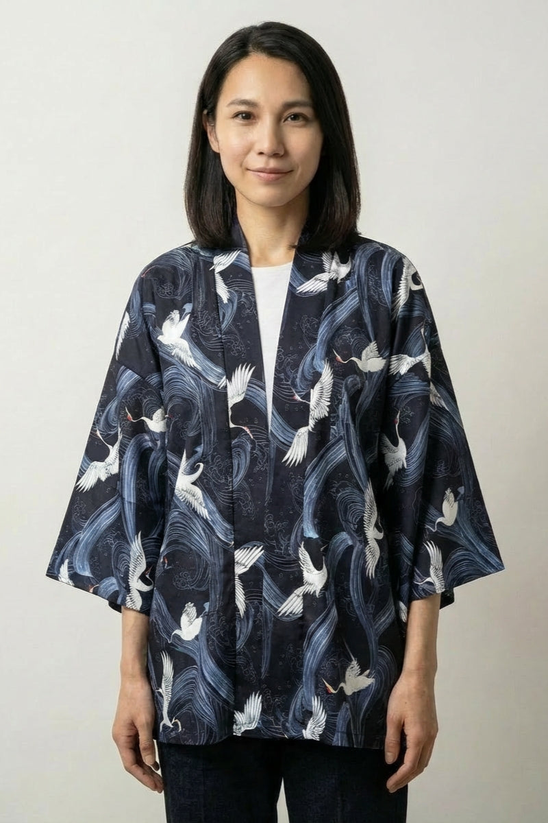 Frühlingskimono für Damen 'Shikuru' – Damen Kimono-Jacke japanischer Haori mit Allover-Kranich-Druck, Vorderansicht