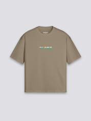 Godzilla T-Shirt mit Kaijū-Riesenmonster über Stadtruinen, Monsterkino-Druck, oversize Baumwolle, Gesamtansicht getragen