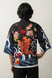 Haori 'Koi x Sakura' mit Koi-Karpfen und Kirschblüten, japanischer Haori in Vorderansicht