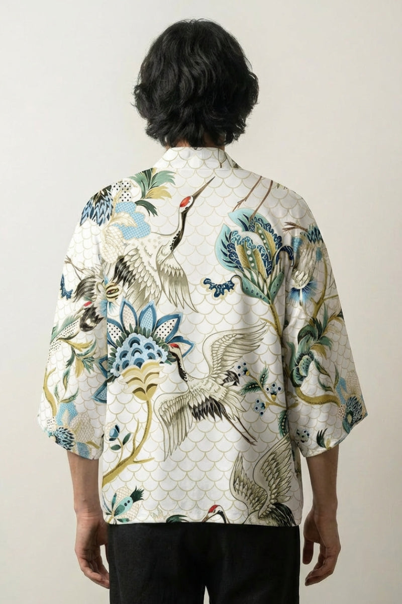 Vintage-Haori 'Ishioka' mit Blumen und Kranichen, japanischer Haori in Vorderansicht