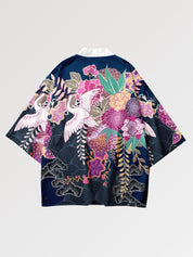 Haori für Frauen 'Kanoya', getragene Ansicht der offenen Haori-Jacke mit rosa Blumen und Kranichen