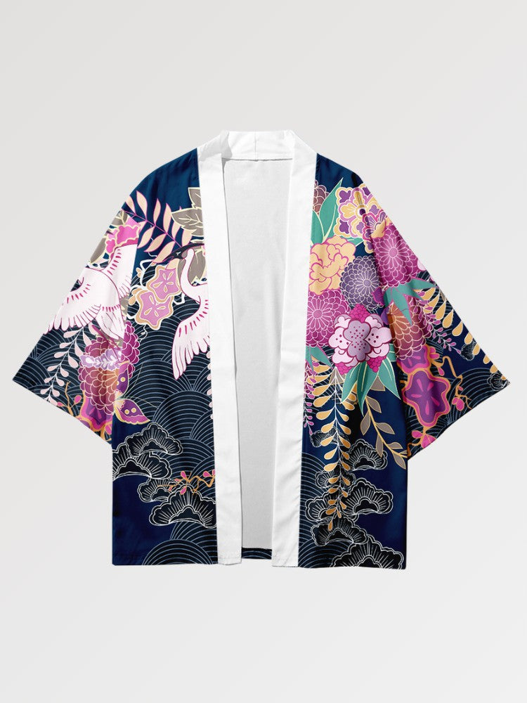 Haori für Frauen 'Kanoya', Detailansicht des Rückenmotivs mit rosa Blumen und Kranichen