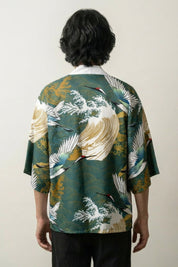 Haori-Jacke 'Tsuru no Gawa' mit goldenen Kranichen auf Grün, japanischer Haori in Vorderansicht