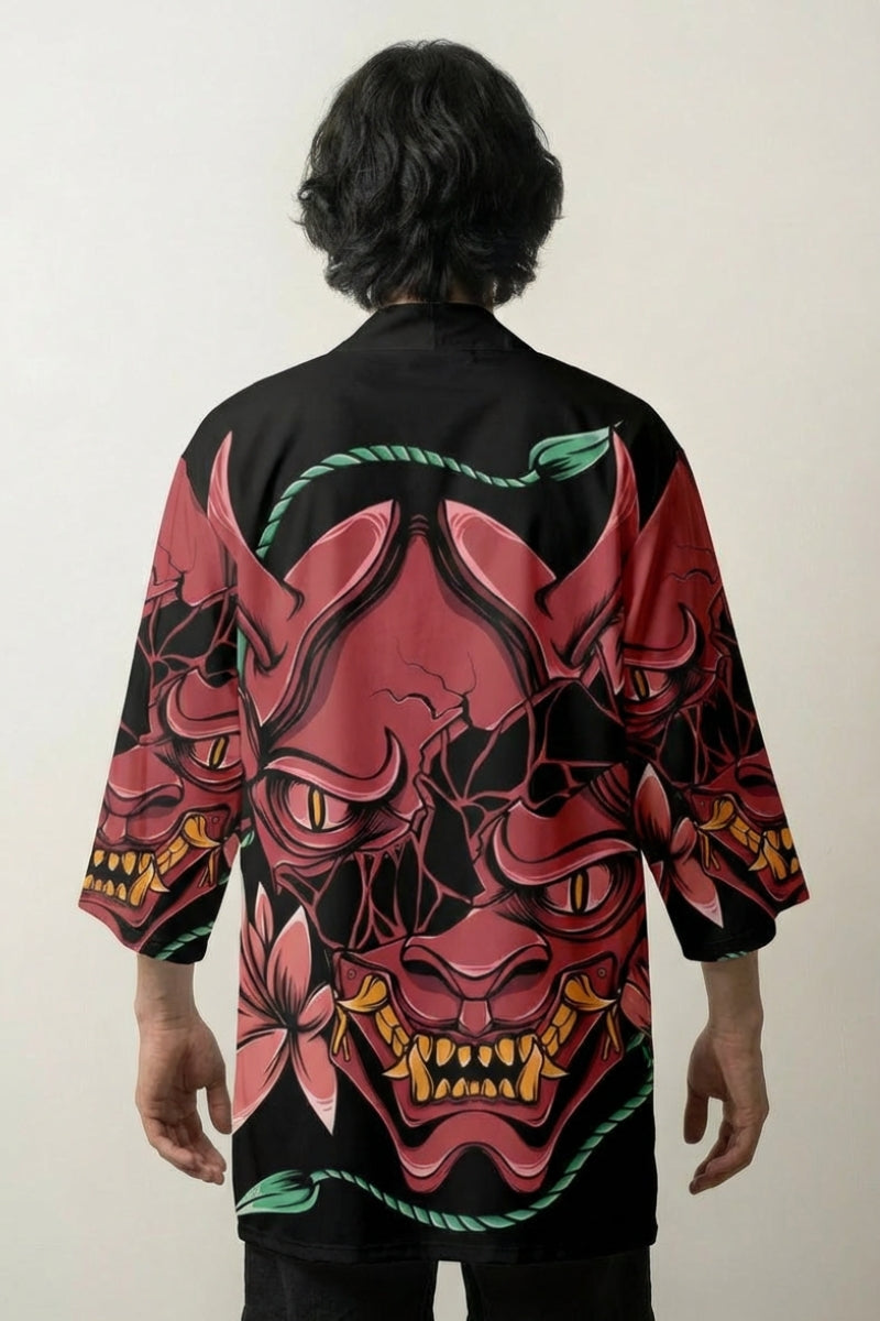 Happi Coat «Oni Kuro» mit roter Oni-Maske und Shimenawa-Seil auf Schwarz, getragene Ansicht der offenen Festival-Jacke