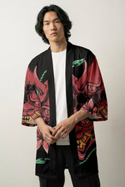 Happi Coat «Oni Kuro», offener japanischer Happi Coat mit roter Oni-Maske und Shimenawa-Seil auf Schwarz, Vorderansicht