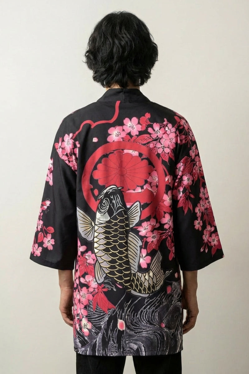 Happi Coat «Sakura Koi» mit orangefarbenem Koi, roter Sonne und Sakura, getragene Ansicht der offenen Festival-Jacke