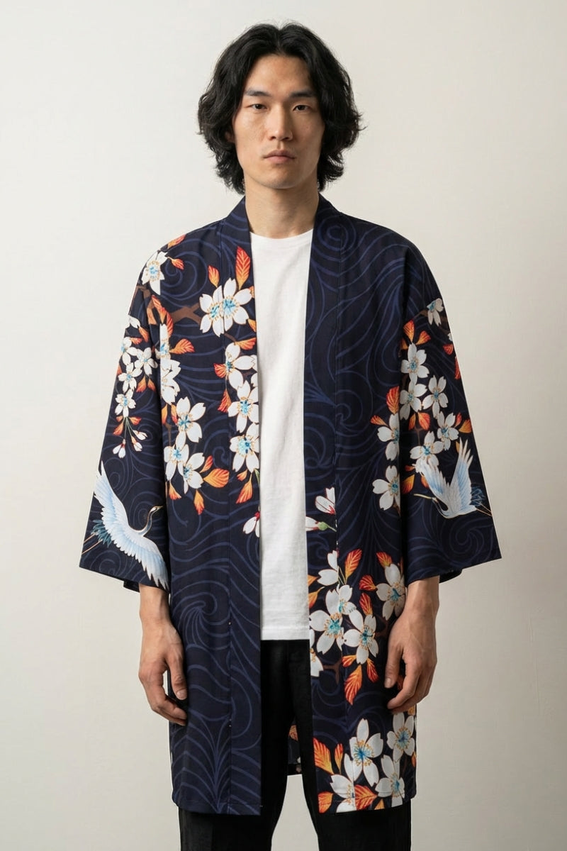 Happi Coat «Tsuru Akatsuki», offener japanischer Happi Coat mit weißem Kranich und roter aufgehender Sonne auf Marineblau, Vorderansicht