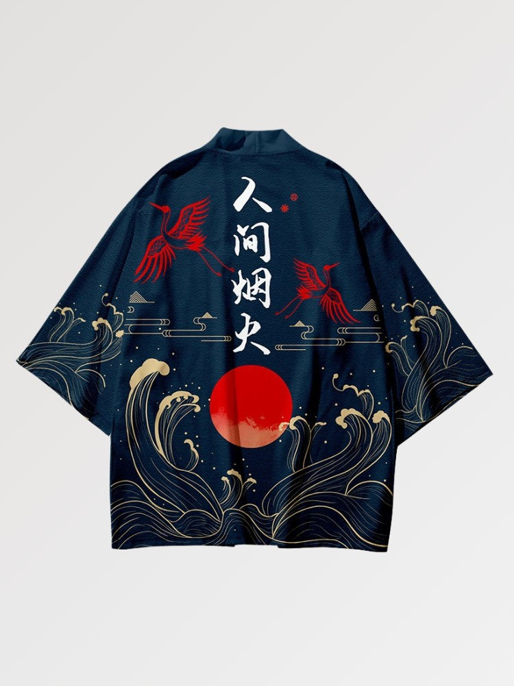 Herren-Haori 'Okinawa', getragene Ansicht der offenen Haori-Jacke mit zinnoberroten Kranichen und Kalligrafie