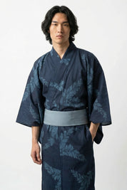 Indigo-Yukata 'Shinryoku', bodenlanger japanischer Yukata mit Farnen im Ton-in-Ton-Jacquard, Vorderansicht