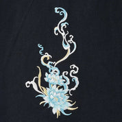 T-Shirt mit japanischer Stickerei 'Matsuba' – Baumwolle: detailreicher T-Shirt im japanischen Stil
