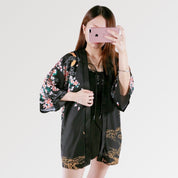 Japanischer Kimono für Damen 'Sakura x Koi' – Detail: lange Ärmel, Kimono japanischen Stil