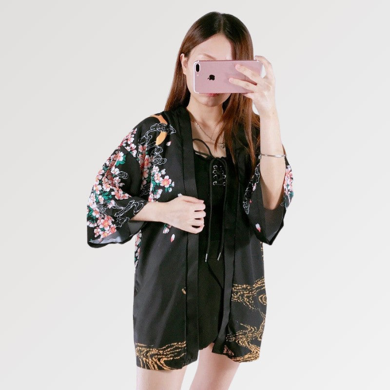 Japanischer Kimono für Damen 'Sakura x Koi' – Detail: lange Ärmel, Kimono japanischen Stil