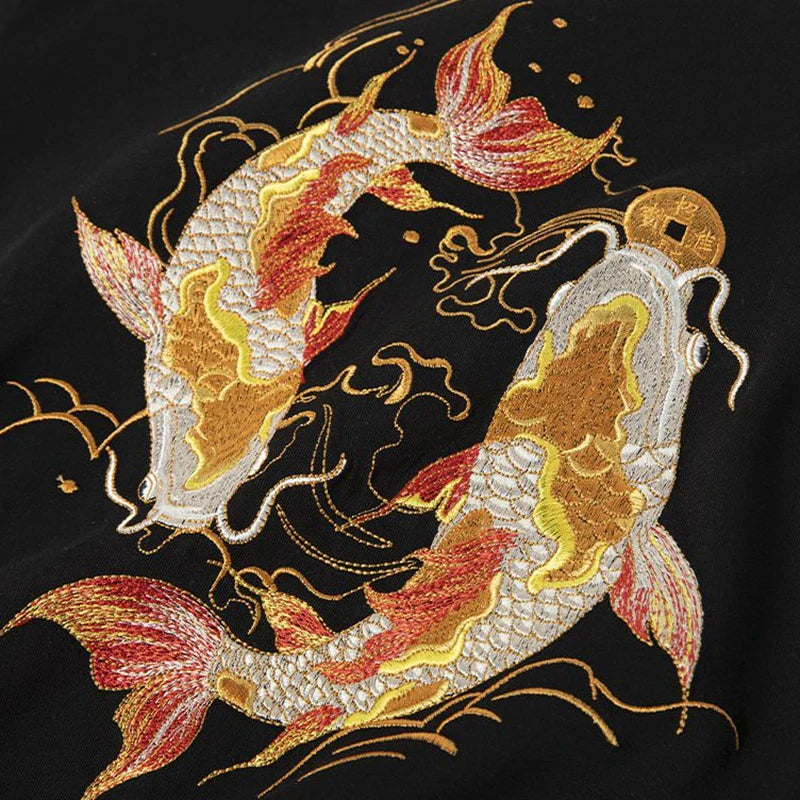 Japanisches T-Shirt mit Koi-Motiv 'Okariya' – Baumwolle: detailreicher T-Shirt im japanischen Stil