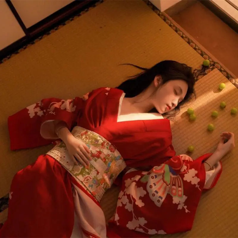 Rotes japanisches Kleid 'Hanaé' – Detail: lange Ärmel, Kimono japanischen Stil