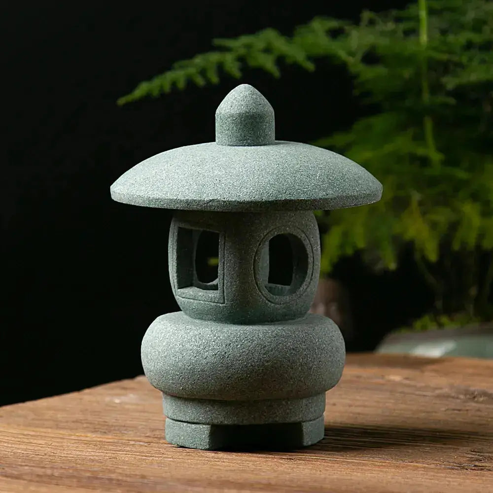 Japanische Gartenlaterne aus Stein – japanische Laterne, Stein-Tōrō Yiko mit kugelförmigem Fach, Nahaufnahme
