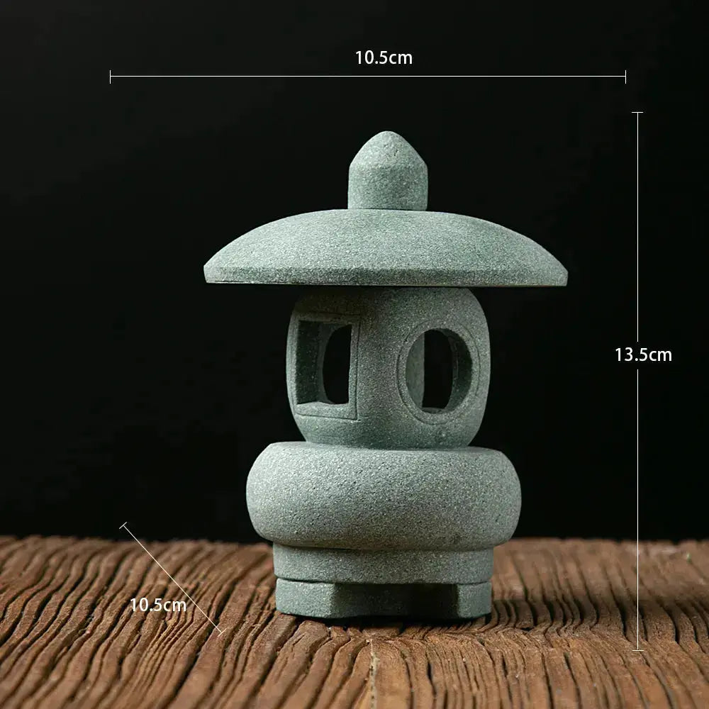 Japanische Gartenlaterne aus Stein – japanische Laterne, Stein-Tōrō Yiko mit kugelförmigem Fach, beleuchtete Ansicht