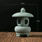 Japanische Gartenlaterne aus Stein – japanische Laterne, Stein-Tōrō Yiko mit kugelförmigem Fach, beleuchtete Ansicht