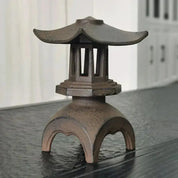 Japanische Gusseisenlaterne – japanische Laterne, Gusseisen-Tōrō Seiyo im Schreinstil, Gesamtansicht