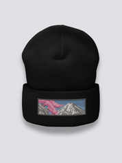 Japanische Landschafts-Beanie – Beanie, gestickter Fuji im Sumi-e-Stil, Seitenansicht