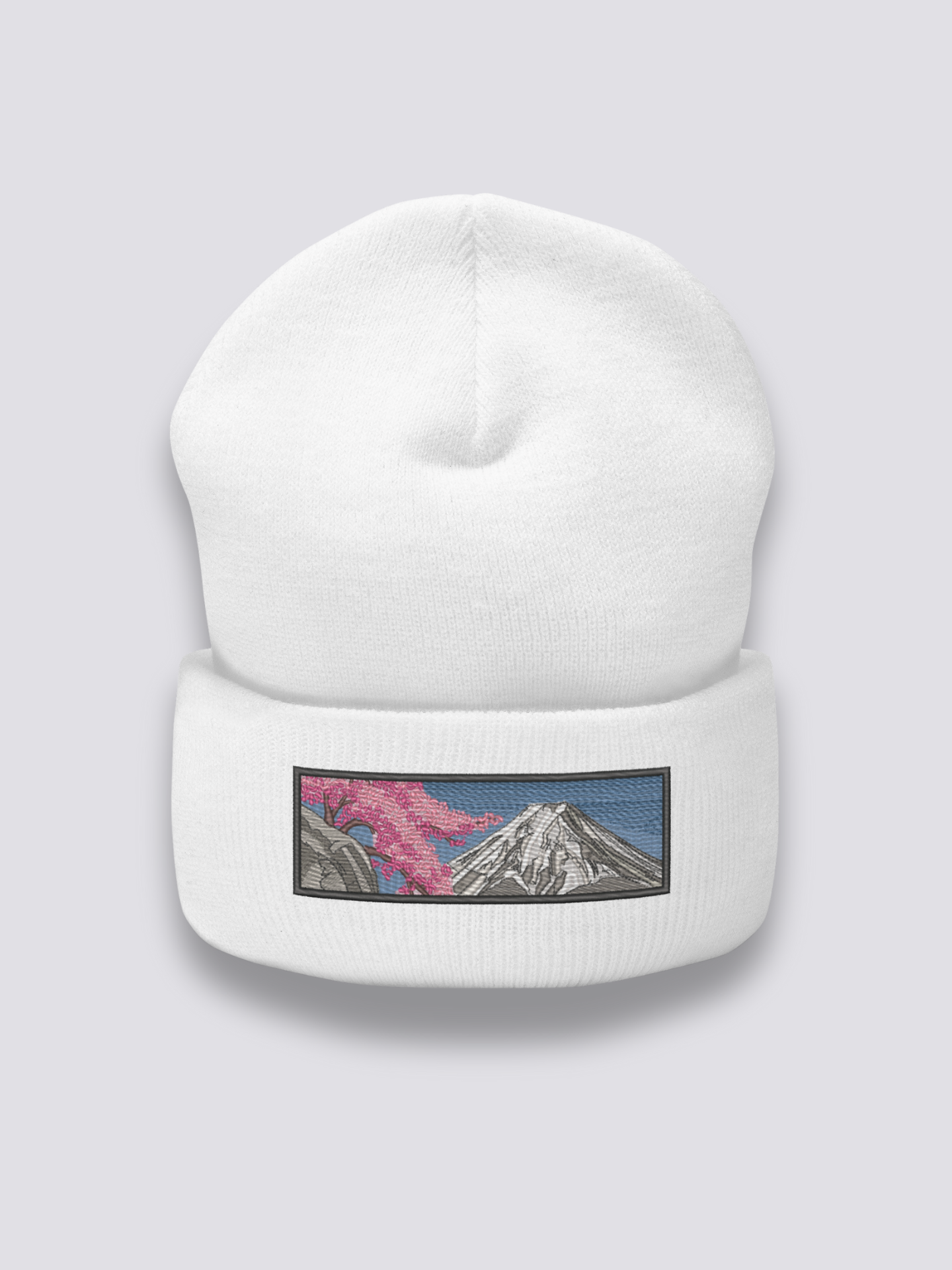 Japanische Landschafts-Beanie – Beanie, gestickter Fuji im Sumi-e-Stil, Detailaufnahme der Stickerei