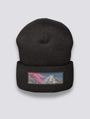 Japanische Landschafts-Beanie – Beanie, gestickter Fuji im Sumi-e-Stil, Rückansicht