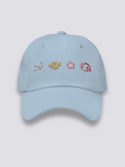 Japanische Muster-Cap – japanische Cap, vier gestickte Ikonen: Kranich, Geta, Sakura, Koi, Detailaufnahme der Stickerei