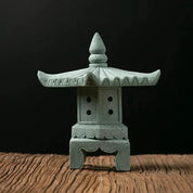 Japanische Steinlaterne – japanische Laterne, Stein-Tōrō Noda mit ausladendem Dach, Gesamtansicht