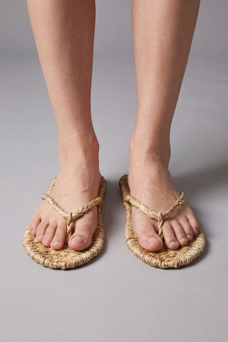 Japanische Strohsandalen geflochten mit Zehensteg