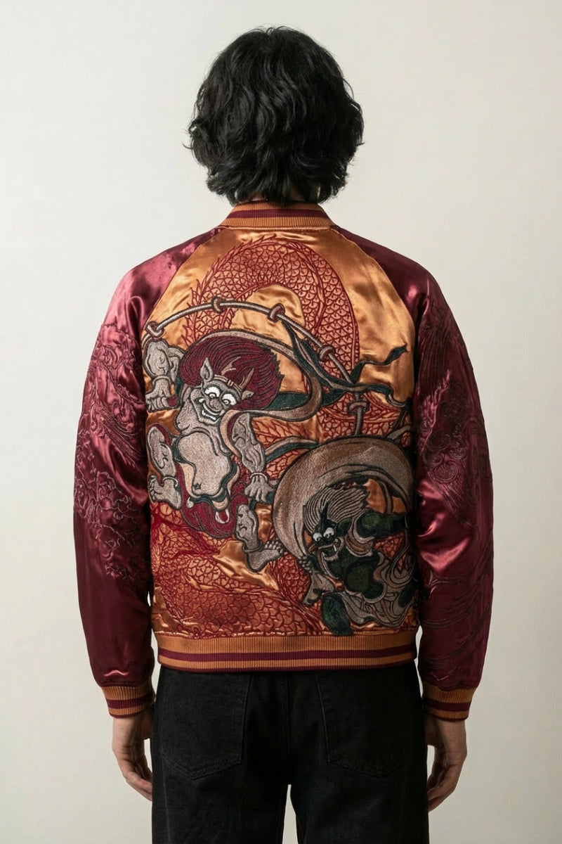Japanische Sukajan-Souvenirjacke mit Wind- und Donnergöttern Fujin und Raijin, Rückenansicht der Stickerei